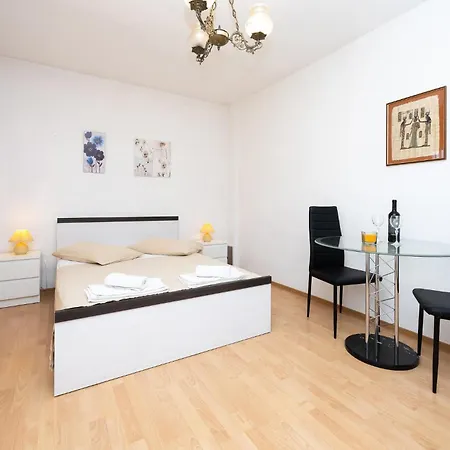 Three-bedroom In Appartement