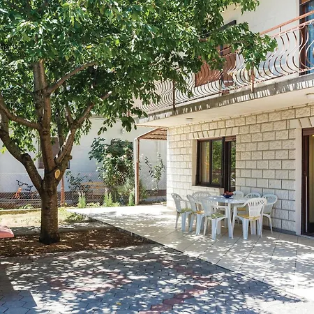 Apartment Three-bedroom In