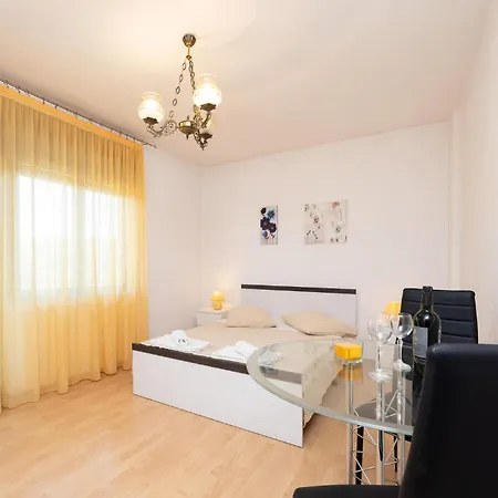 Apartment Three-bedroom In