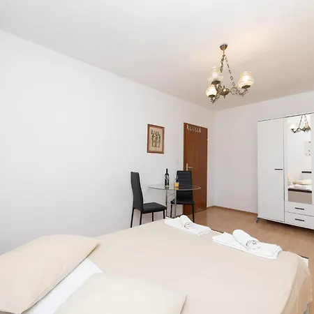 Three-bedroom In شقة تروغير