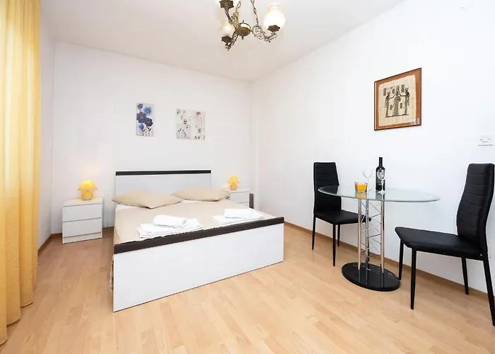 Three-bedroom In Appartement