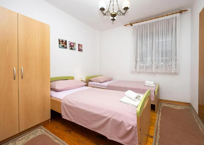 Three-bedroom In Appartement Trogir