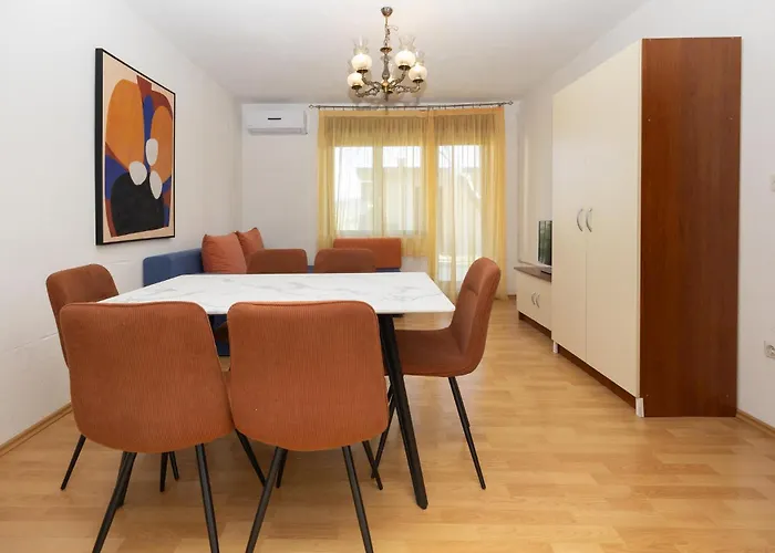 Three-bedroom In Appartement Trogir