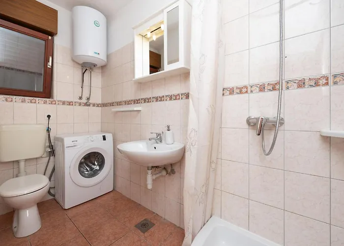 Three-bedroom In Appartement