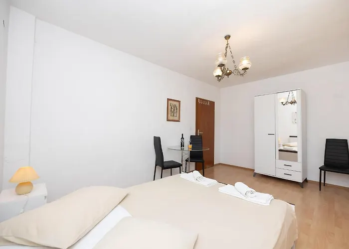 Three-bedroom In Appartement Trogir